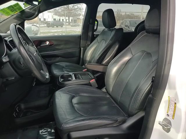 Used 2019 Chrysler Pacifica Touring-L image 10