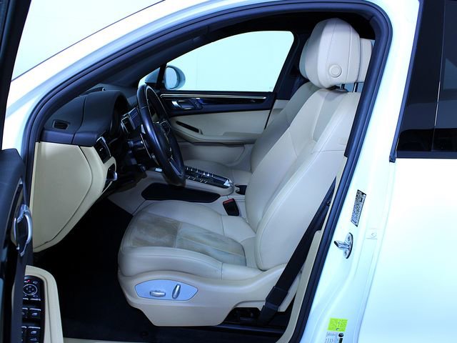 Certified 2018 Porsche Macan image 5
