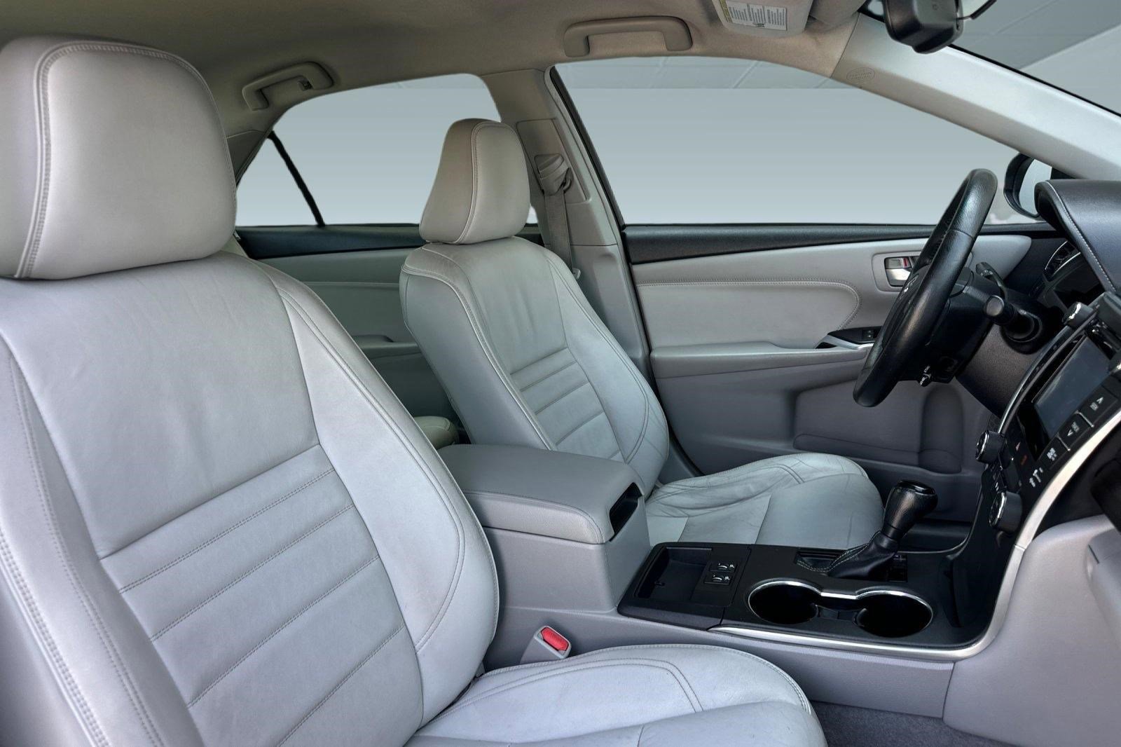 Used 2015 Toyota Camry XLE w/ Convenience Package FWD image 30