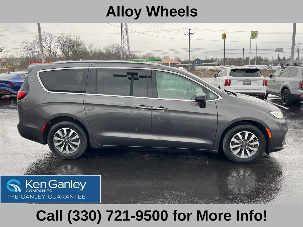 Used 2021 Chrysler Pacifica Touring-L w/ Uconnect Theater Family Group image 7