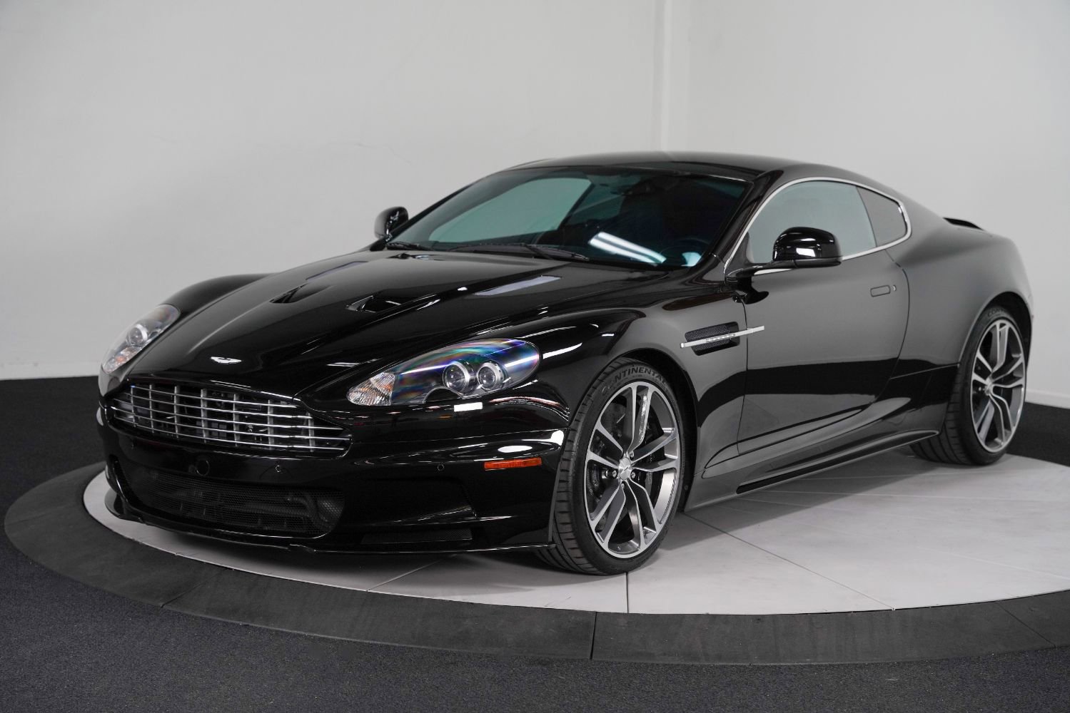 Used 2010 Aston Martin DBS Coupe image 5