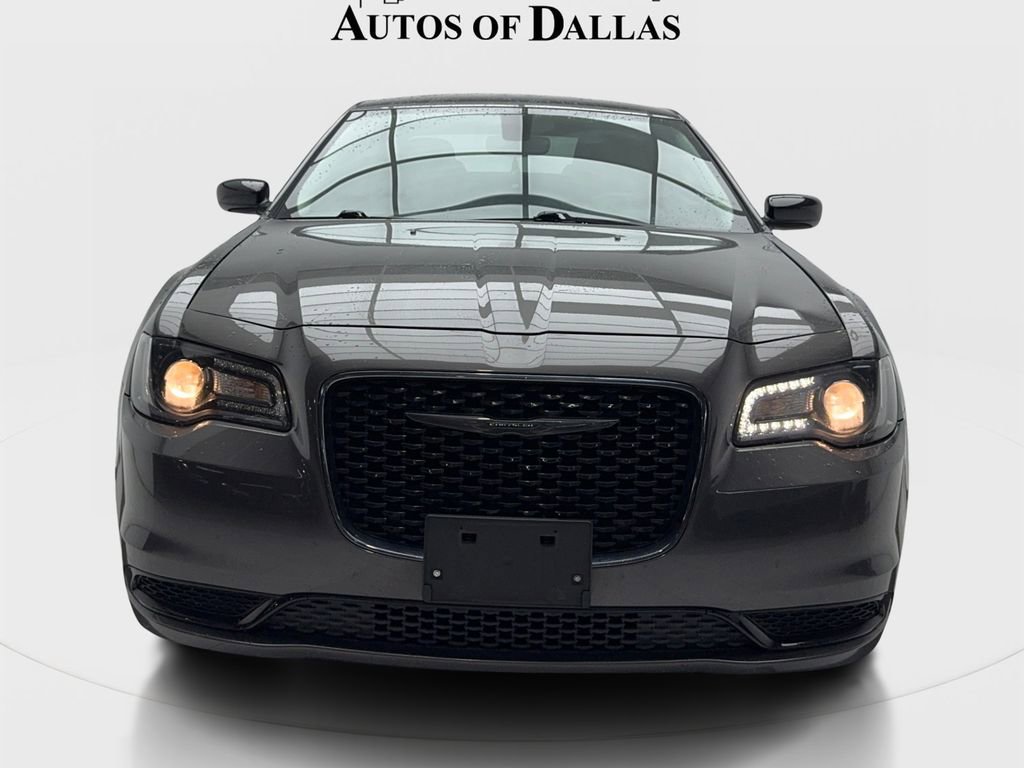 Used 2023 Chrysler 300 Touring w/ Sport Appearance Package RWD image 3