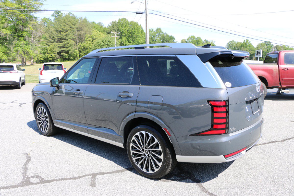 Used 2026 Hyundai Palisade Calligraphy FWD image 3