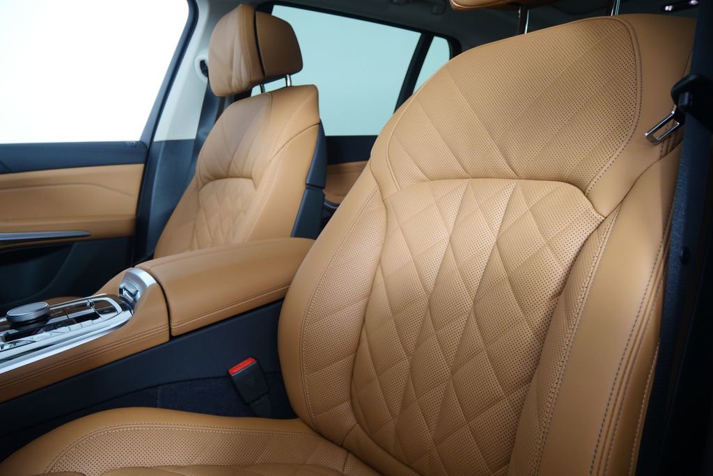 Used 2026 BMW X7 xDrive40i w/ Premium Package image 10