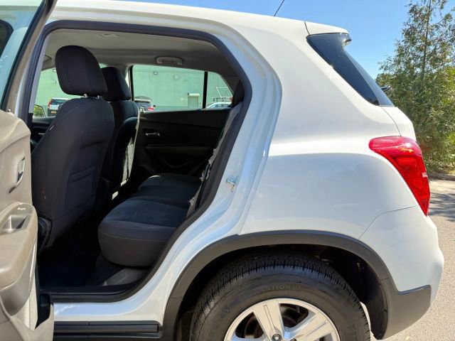 Used 2018 Chevrolet Trax LS image 21