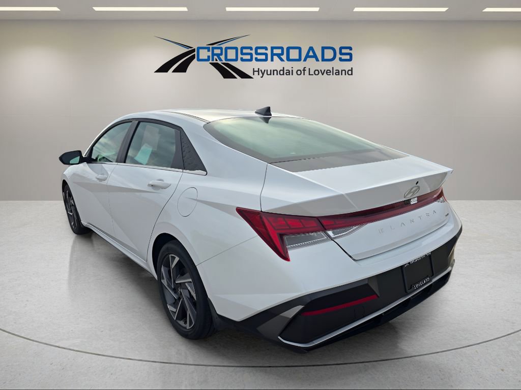 Used 2025 Hyundai Elantra Limited image 3