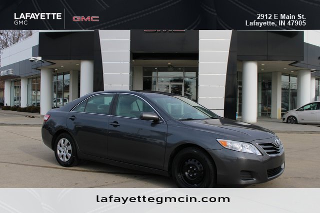Used 2010 Toyota Camry LE image 1