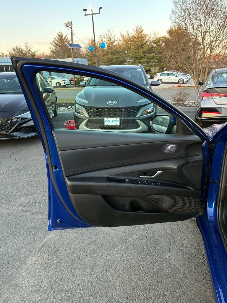 Used 2023 Hyundai Elantra SEL image 39