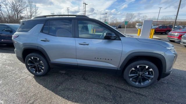 New 2026 Chevrolet Equinox RS w/ Convenience Package III AWD/4WD image 3