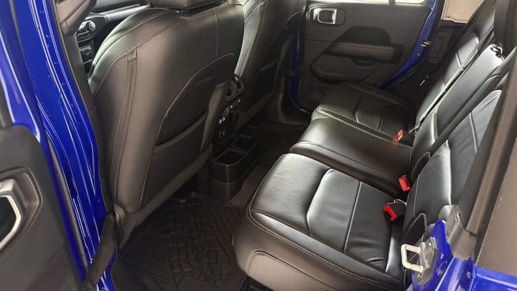 Used 2018 Jeep Wrangler Unlimited Sahara image 13