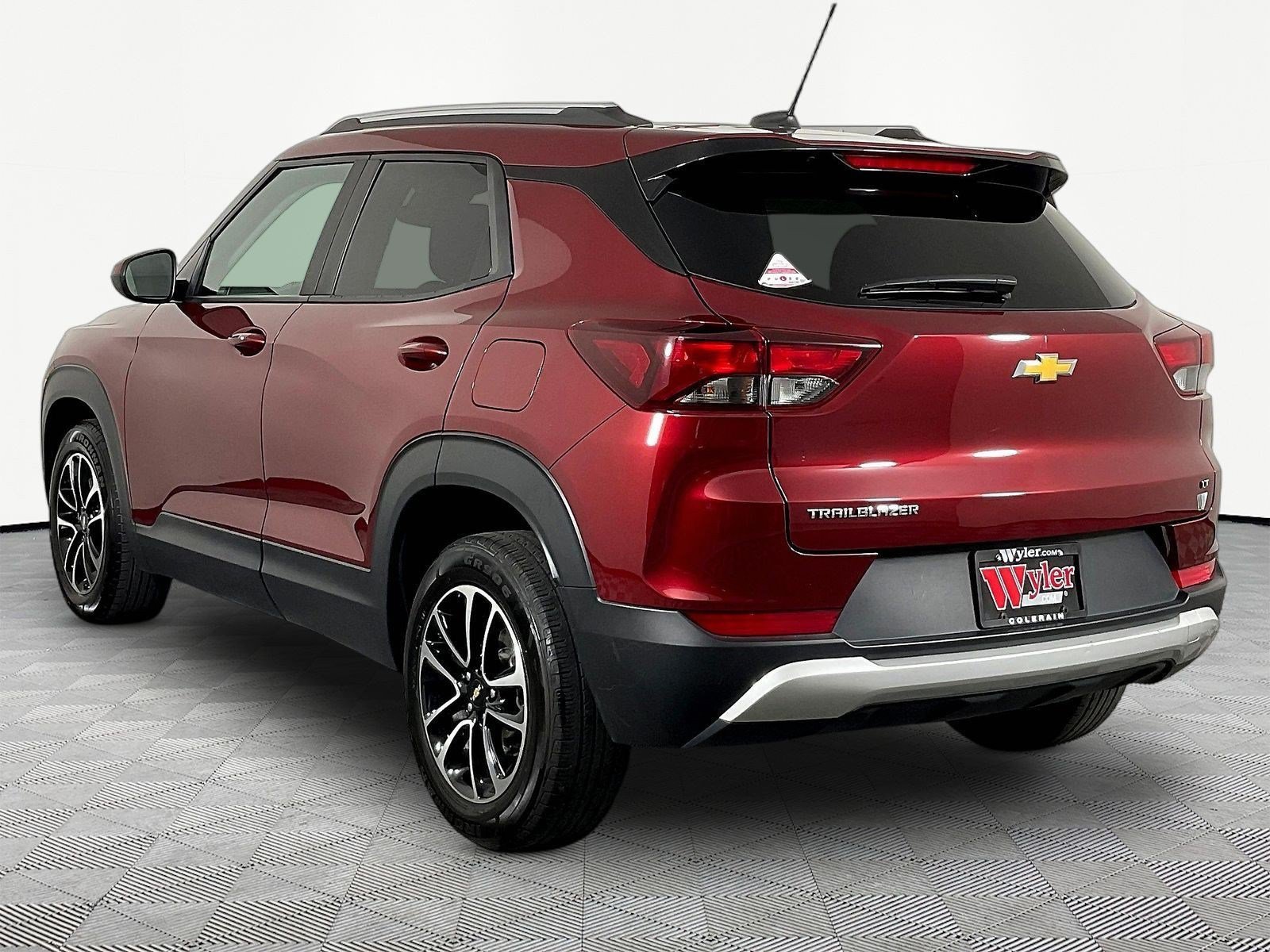 Used 2025 Chevrolet TrailBlazer LT FWD image 4