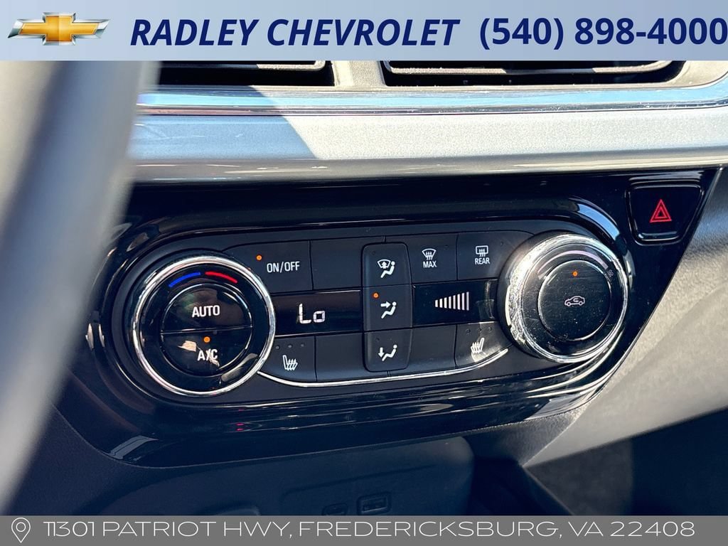 Used 2025 Chevrolet Trax LT w/ LT Convenience Package FWD image 10