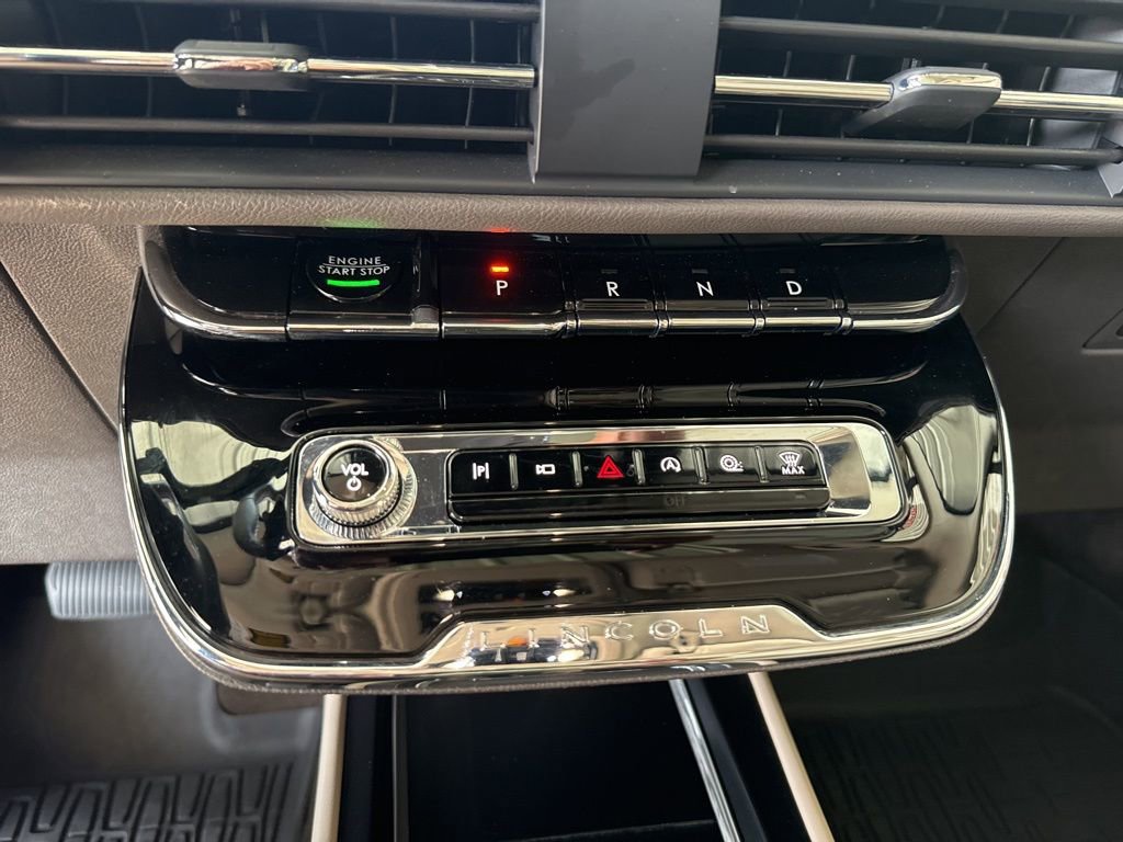 Used 2023 Lincoln Corsair FWD w/ Equipment Group 101A image 14