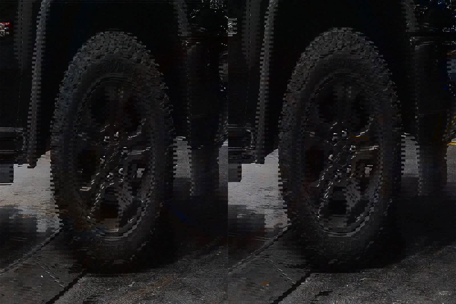 Used 2017 GMC Sierra 1500 SLT w/ All Terrain X Package image 5