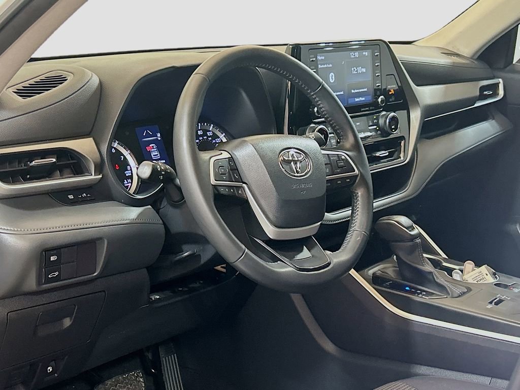 Used 2022 Toyota Highlander LE FWD image 7