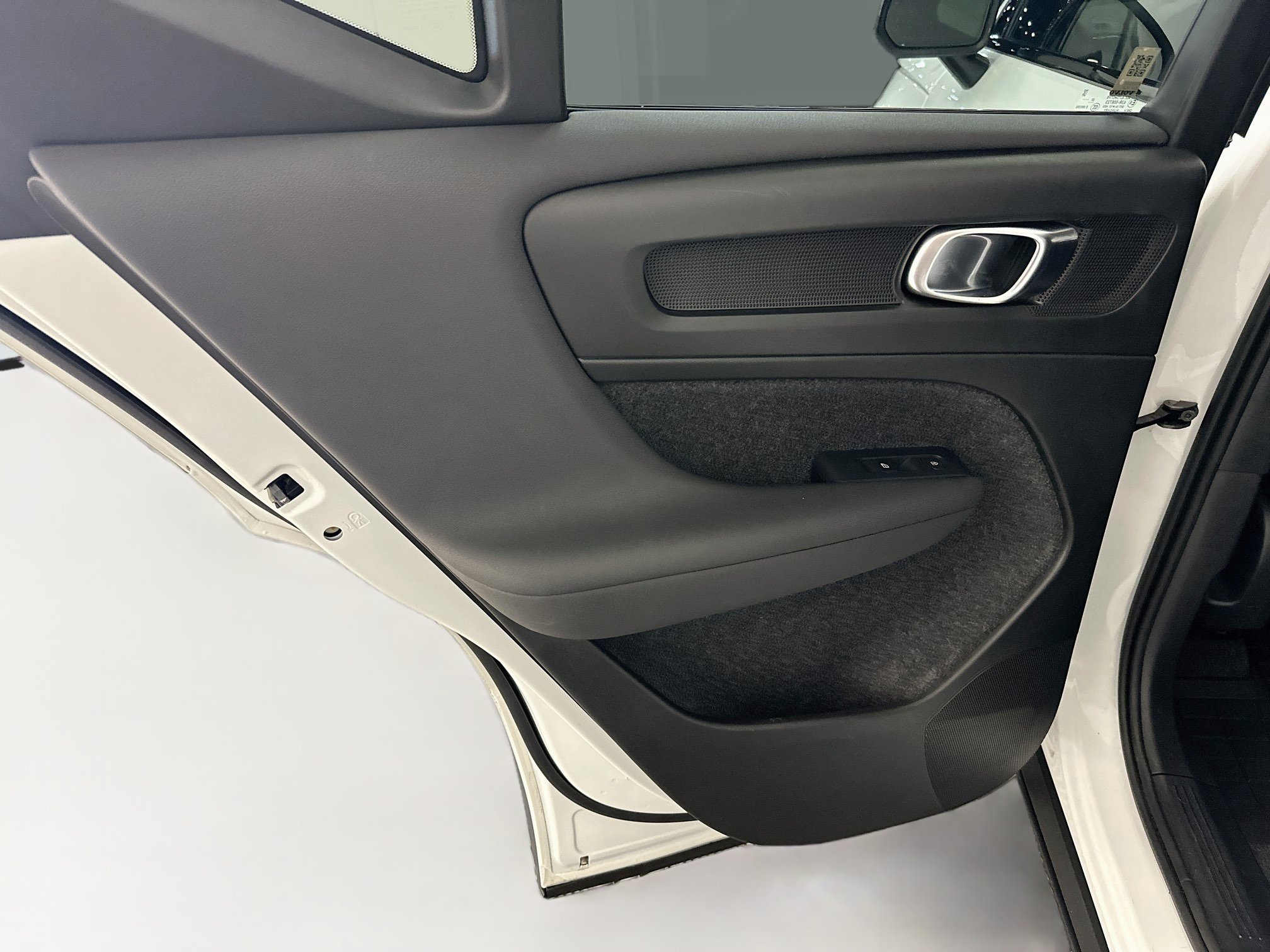 Used 2024 Volvo XC40 B5 Core w/ Protection Package Premier AWD/4WD image 28