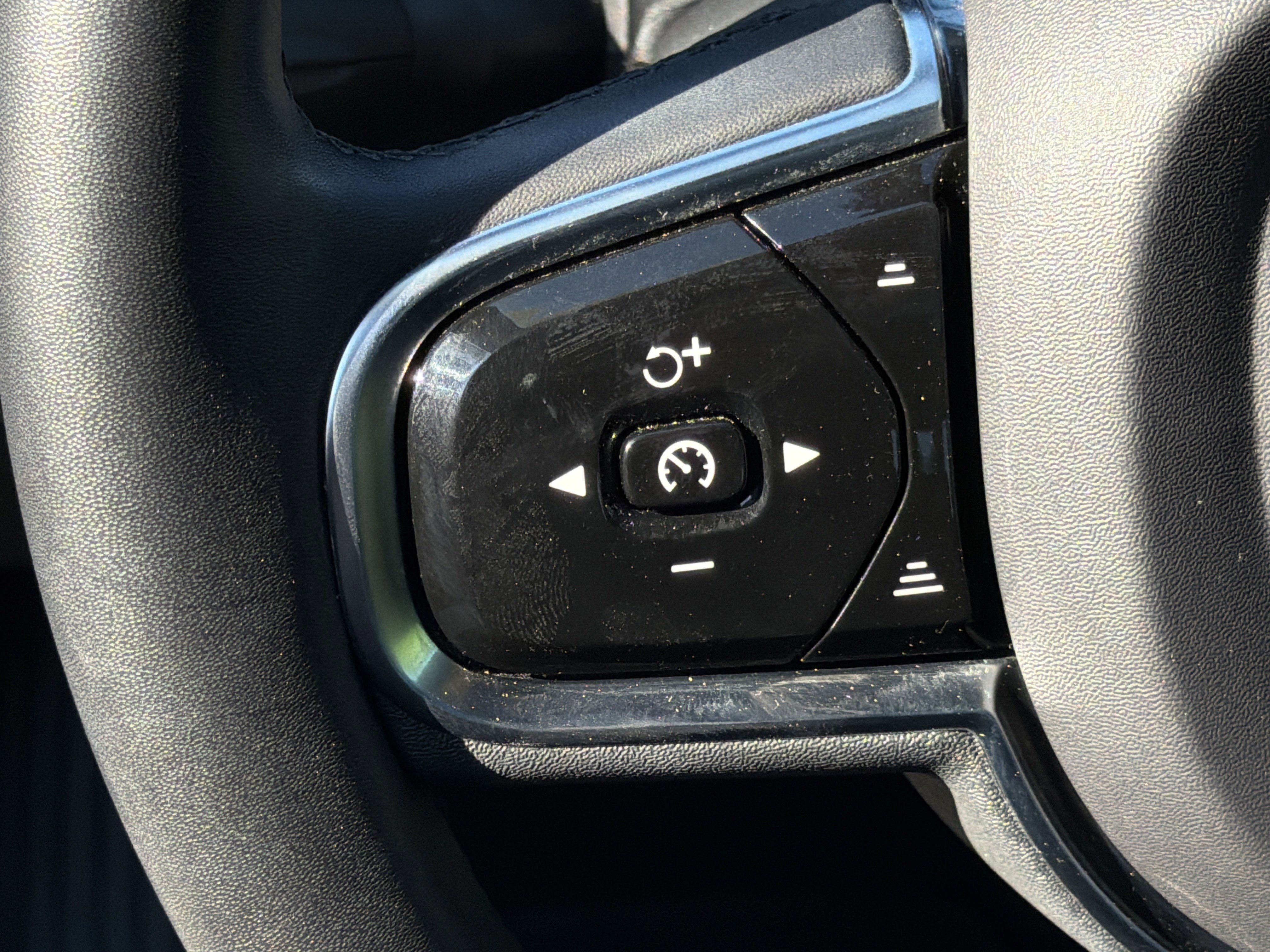 Certified 2023 Volvo XC60 B5 Ultimate image 19