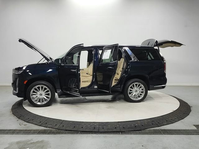 Used 2021 Cadillac Escalade Premium Luxury AWD/4WD image 12