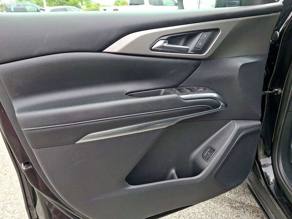 Used 2024 Chevrolet Traverse LT FWD image 13