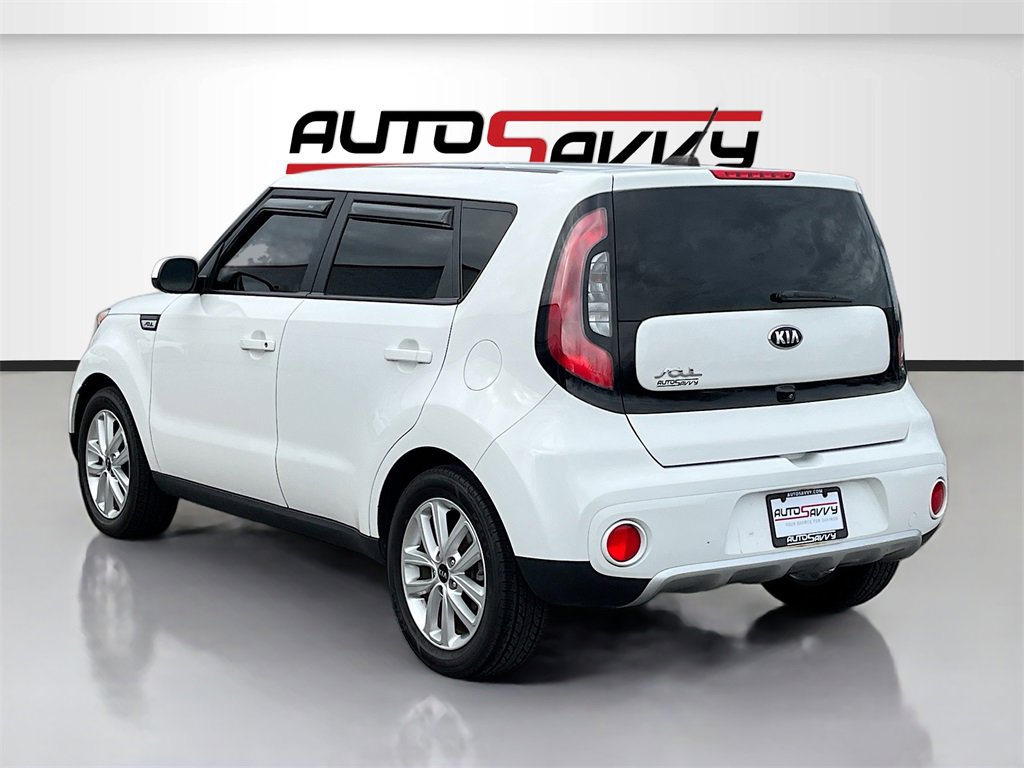 Used 2017 Kia Soul + image 5