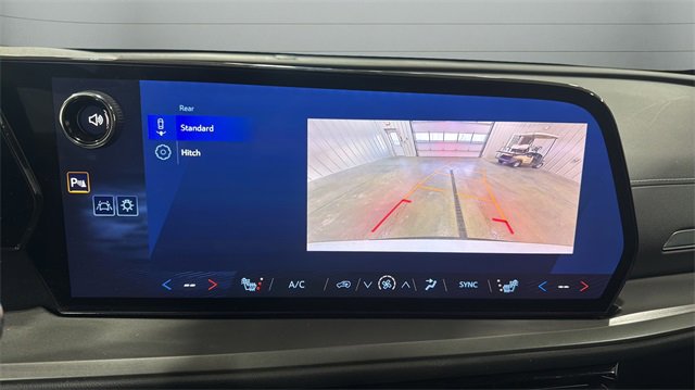 Used 2025 Chevrolet Traverse LT image 15