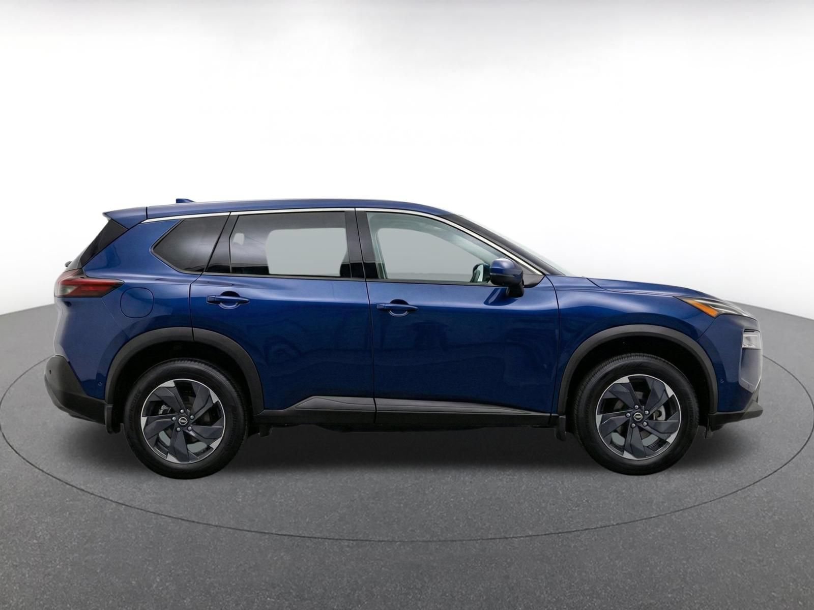 Used 2025 Nissan Rogue SV AWD/4WD image 10
