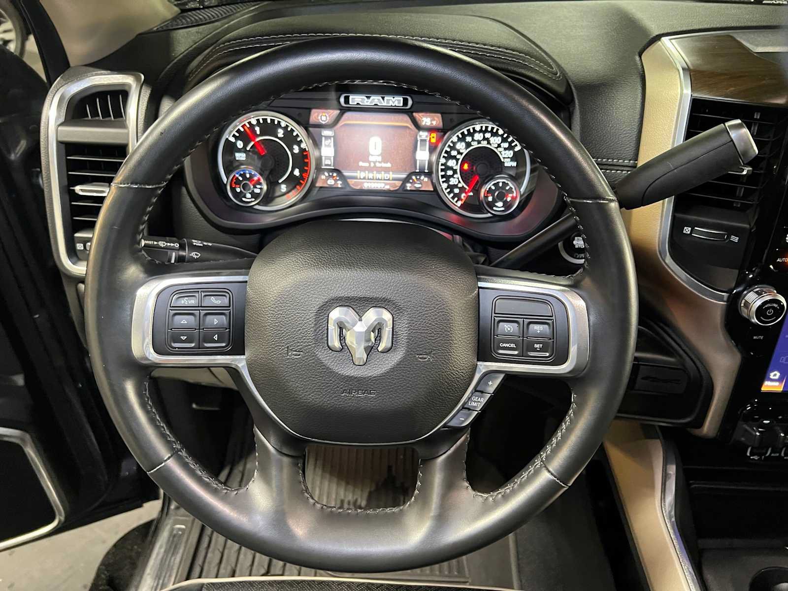 Used 2022 RAM 2500 Laramie AWD/4WD image 32
