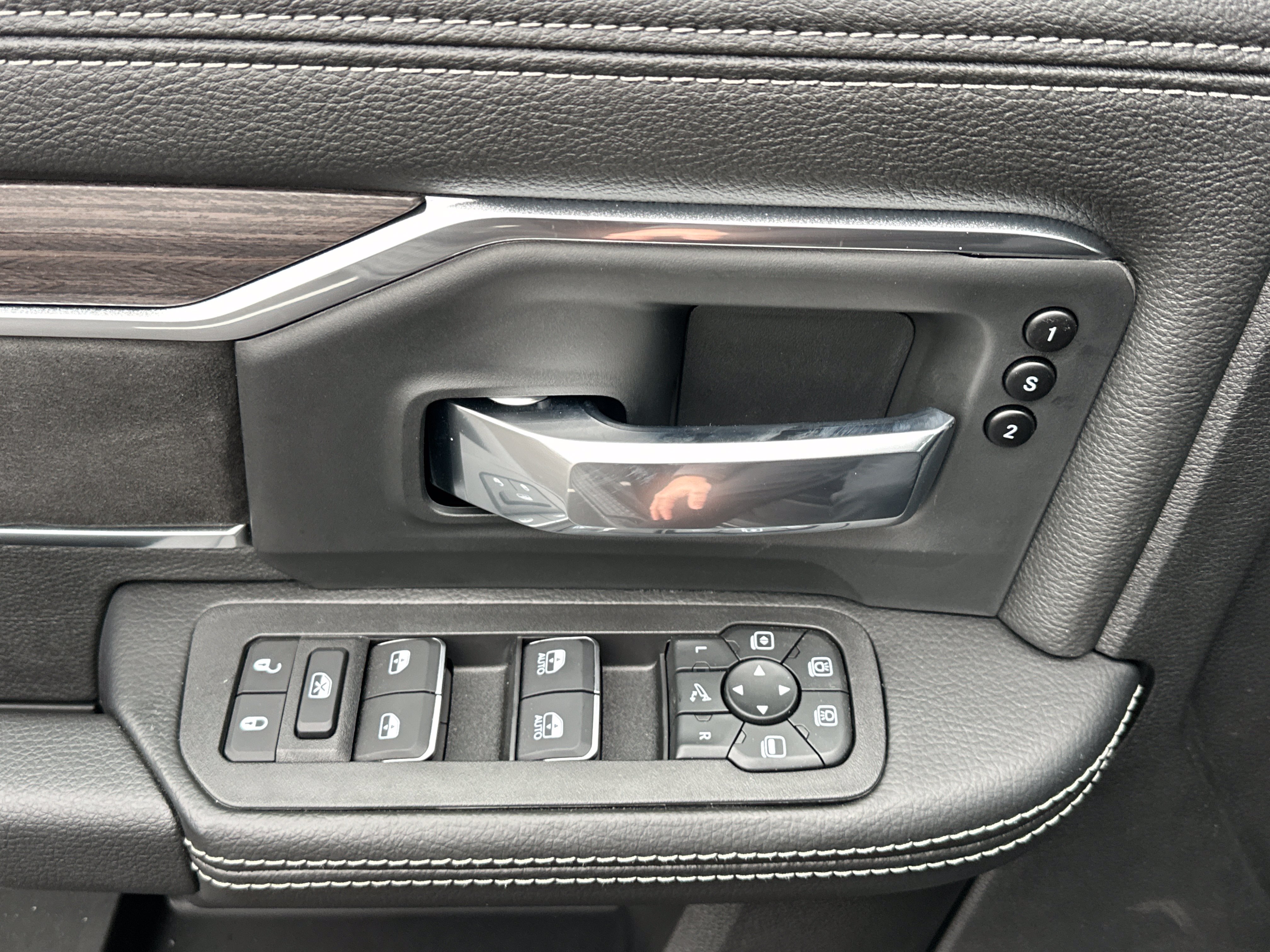 New 2026 RAM 2500 Laramie AWD/4WD image 14