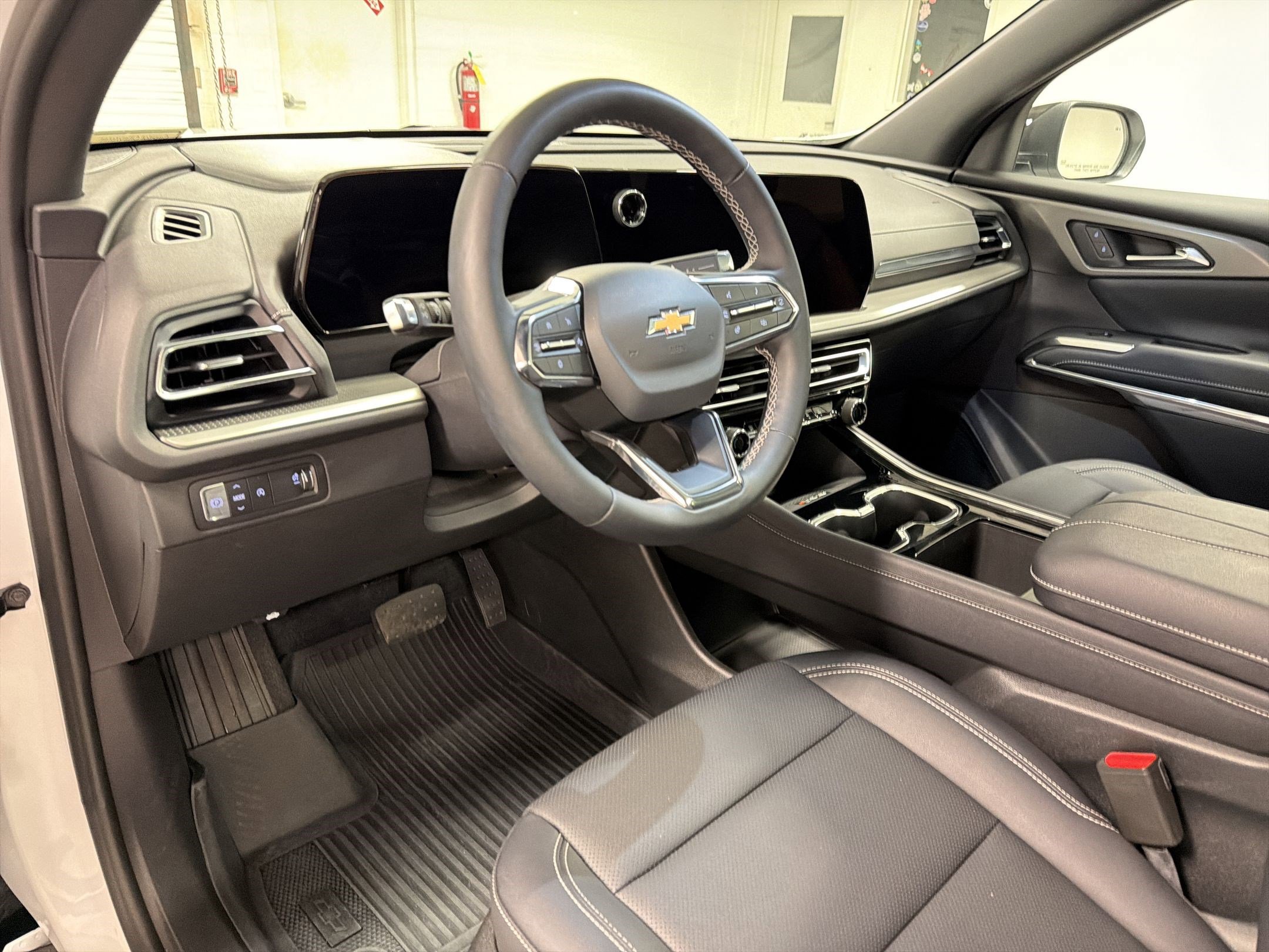 New 2026 Chevrolet Traverse LT w/ Sun and Wheel Package image 4