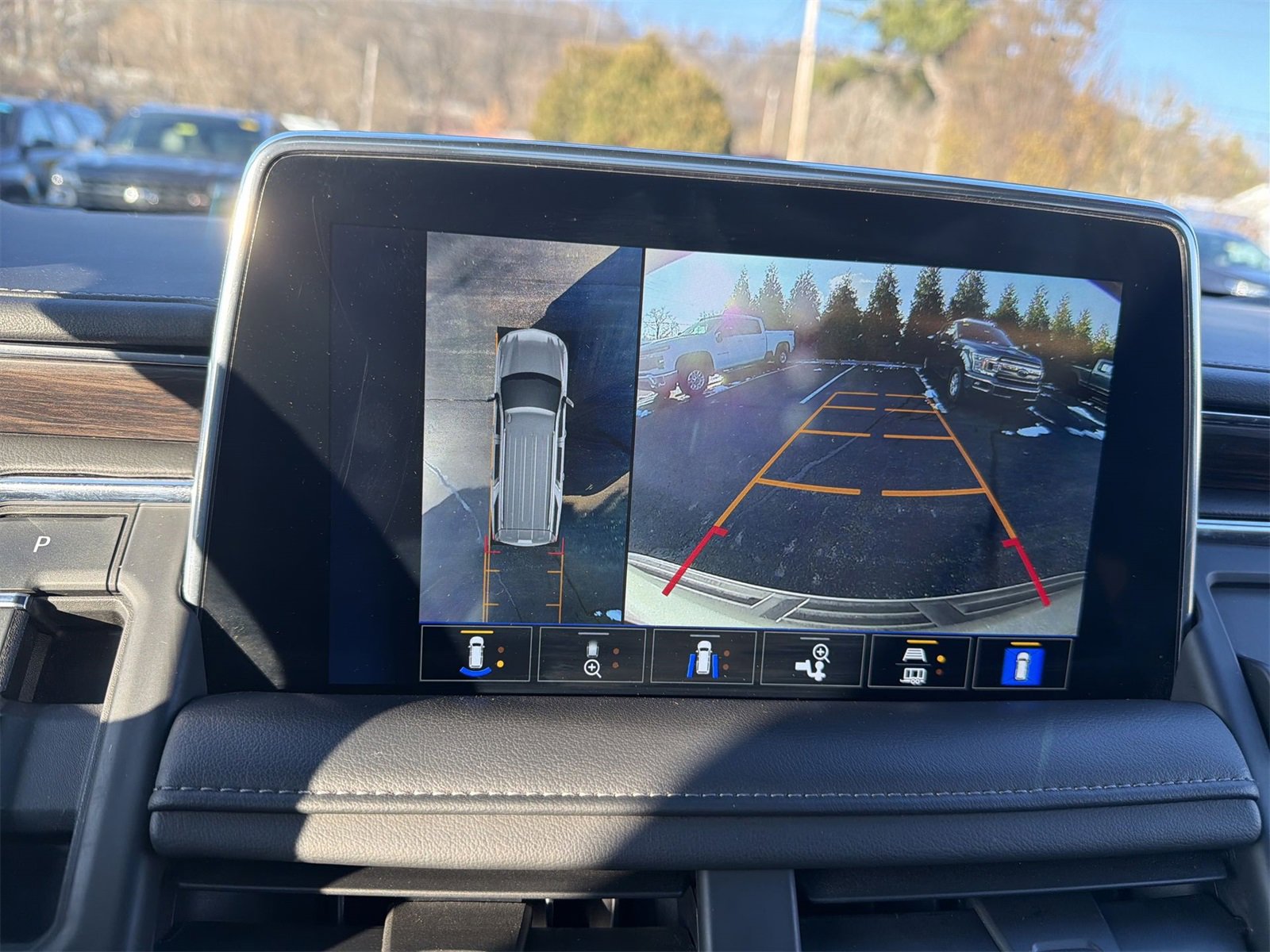 Used 2023 Chevrolet Suburban Z71 w/ Luxury Package image 14