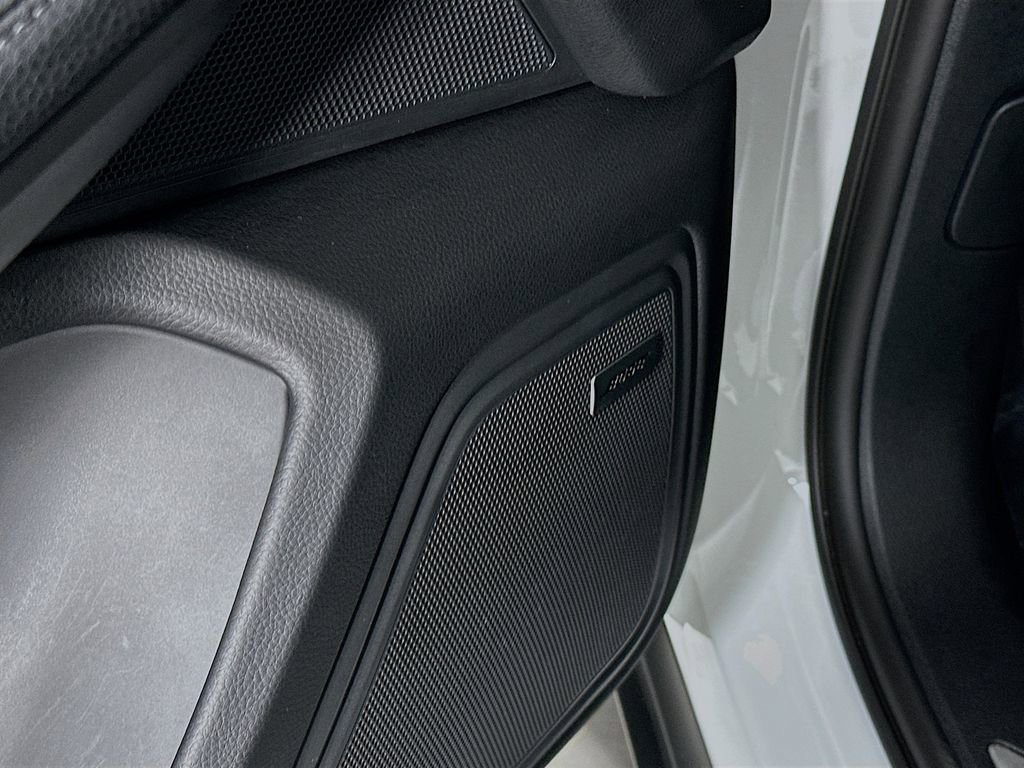 New 2025 Porsche Macan image 21
