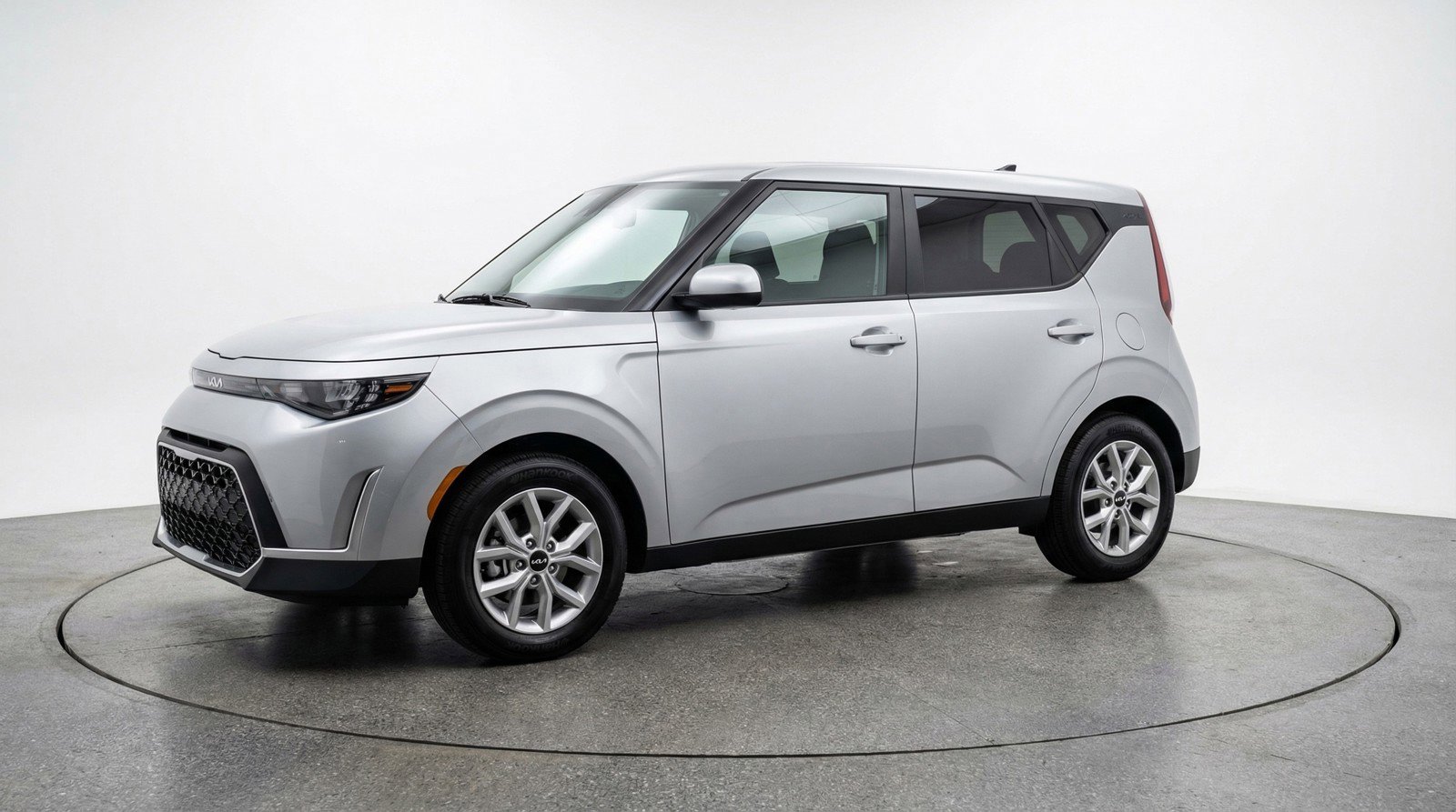 Used 2025 Kia Soul LX w/ LX Technology Package FWD image 3