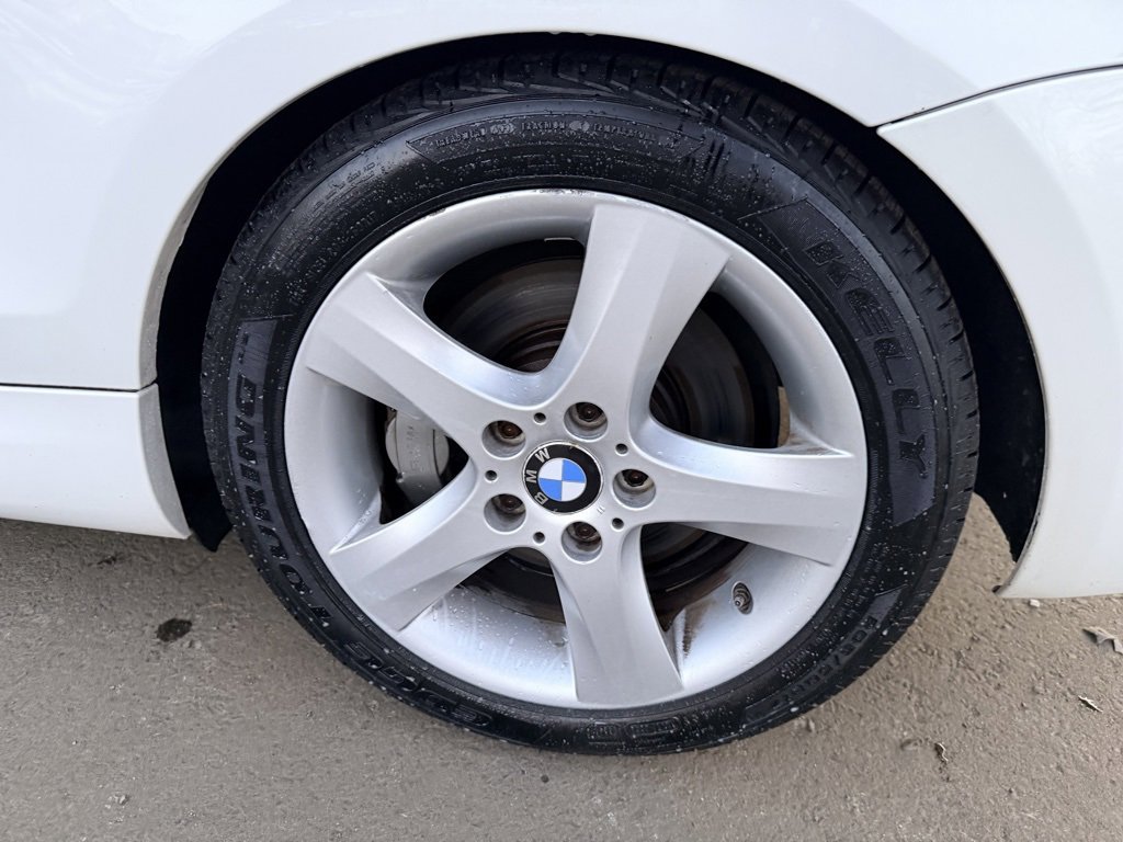 Used 2011 BMW 135i Convertible image 10