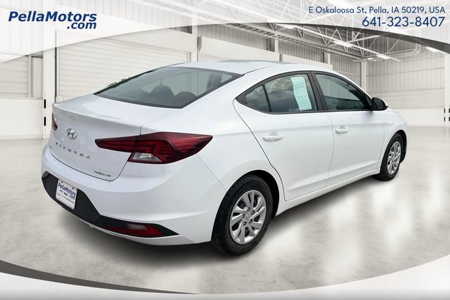 Used 2019 Hyundai Elantra SE w/ Cargo Package FWD image 3