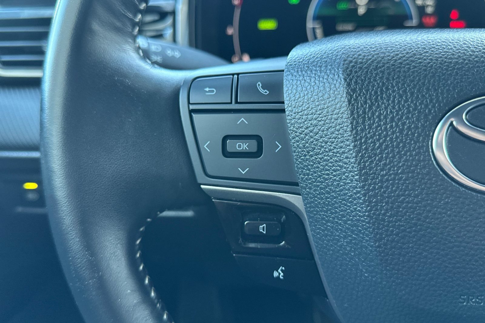 Certified 2025 Toyota Camry SE FWD image 24