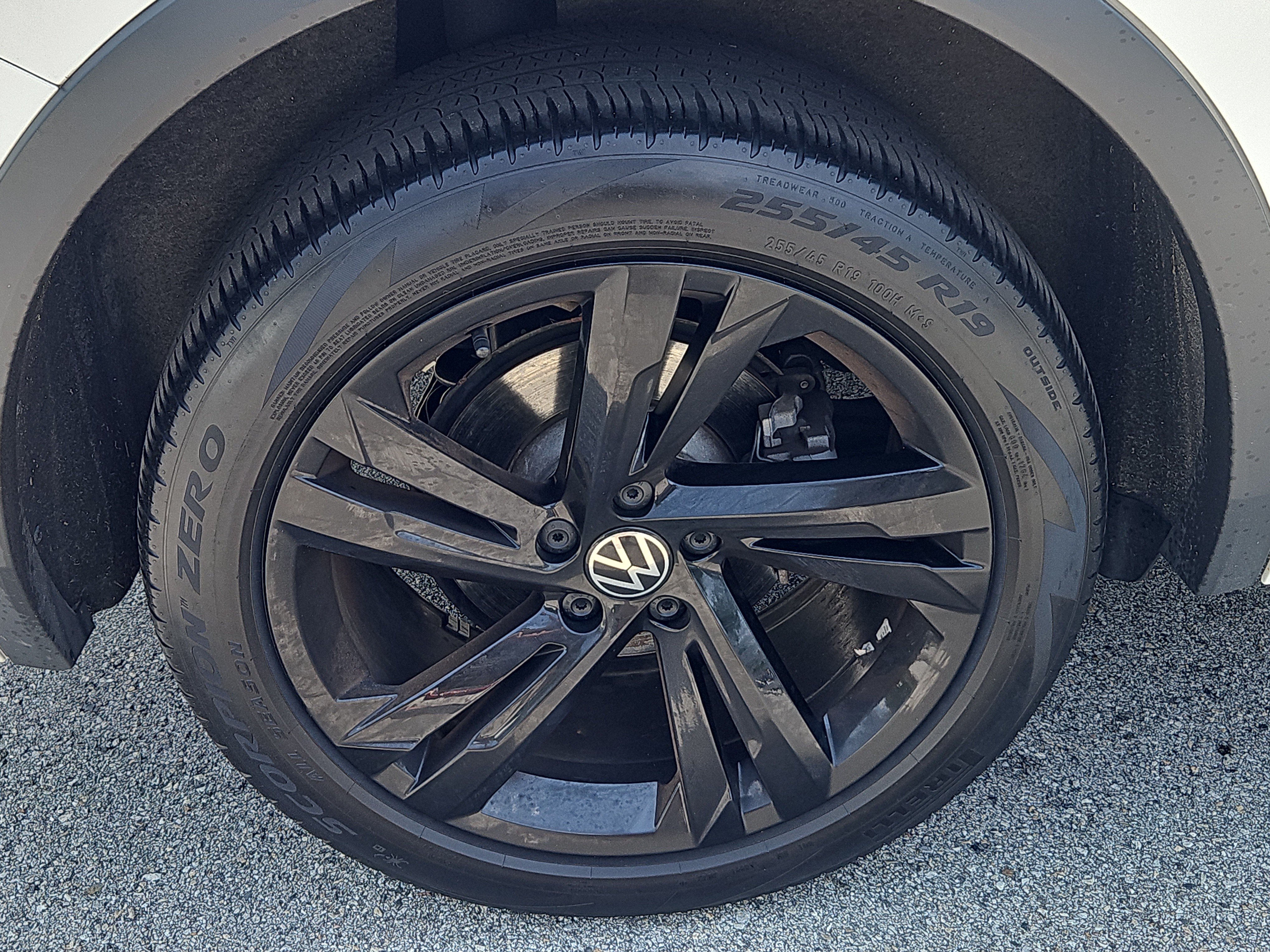 Certified 2024 Volkswagen Tiguan SE R-Line AWD/4WD image 30