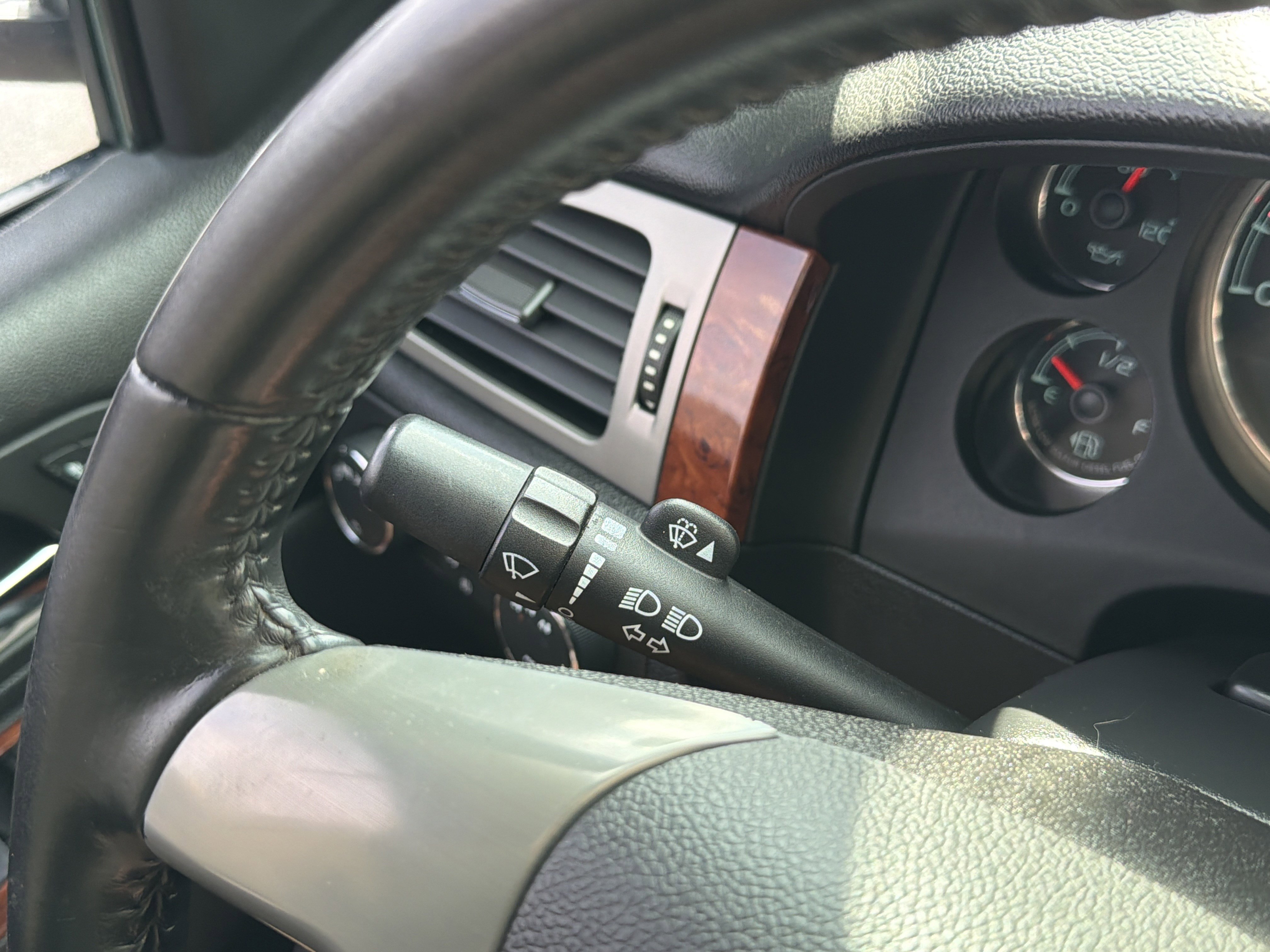 Used 2011 GMC Sierra 2500 SLT w/ SLT Convenience Package image 25