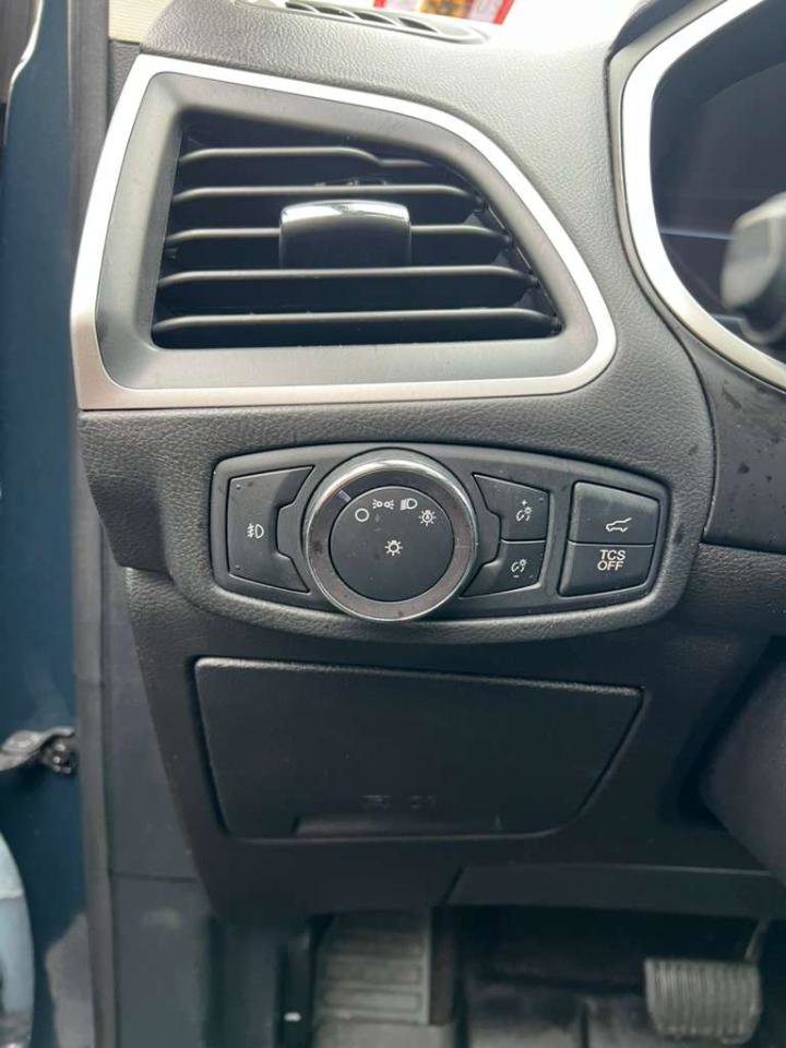 Used 2019 Ford Edge SEL w/ Equipment Group 201A AWD/4WD image 24