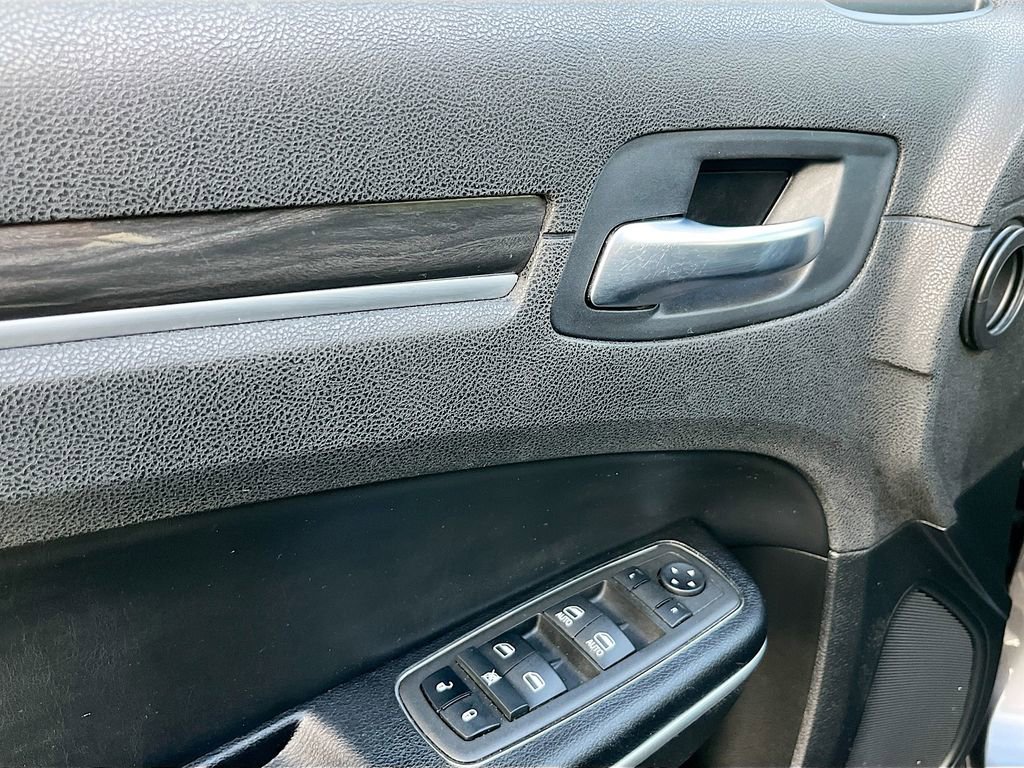 Used 2022 Chrysler 300 Touring w/ Sport Appearance Package RWD image 17