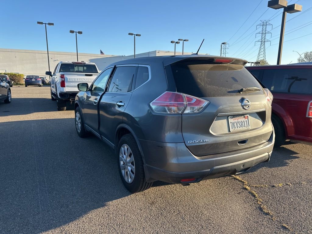 Used 2015 Nissan Rogue S w/ S Family Package image 4