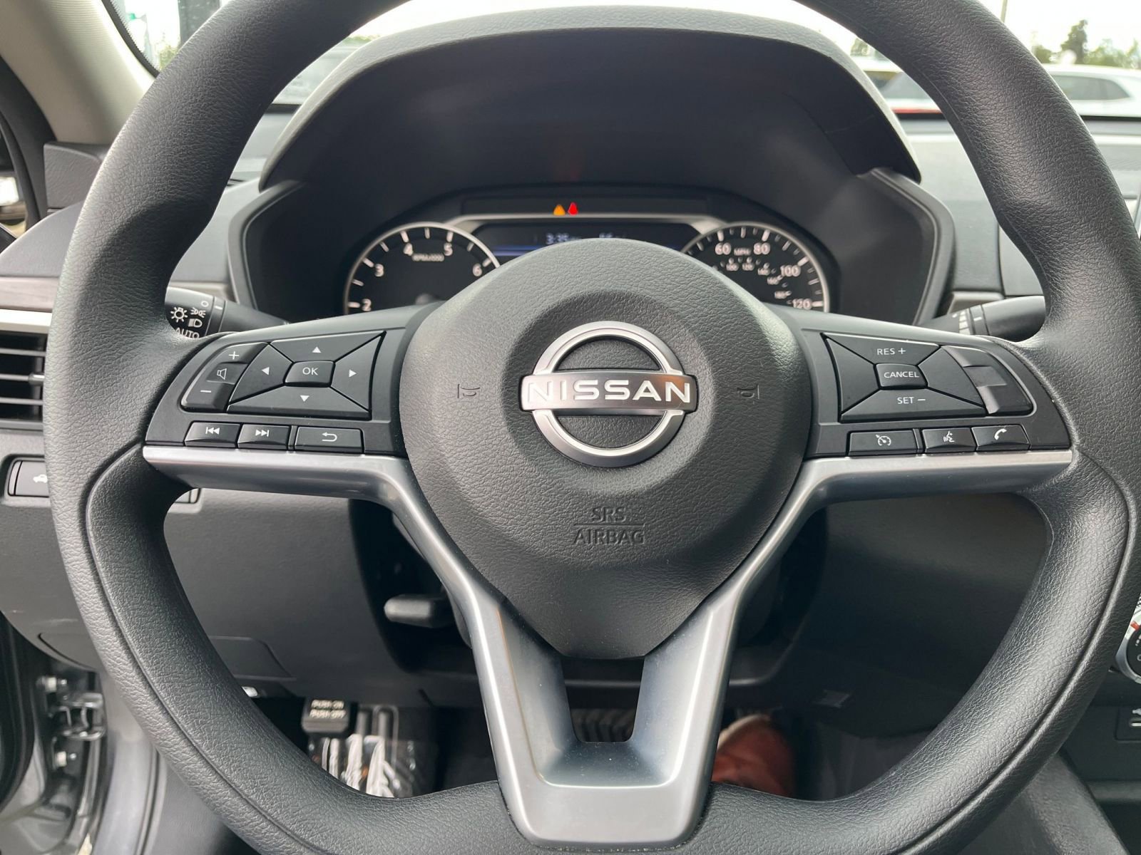 Used 2025 Nissan Altima 2.5 SV FWD image 29
