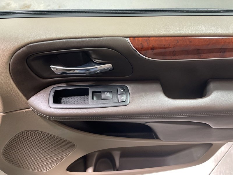 Used 2012 Chrysler Town & Country Limited w/ Luxury Group image 15