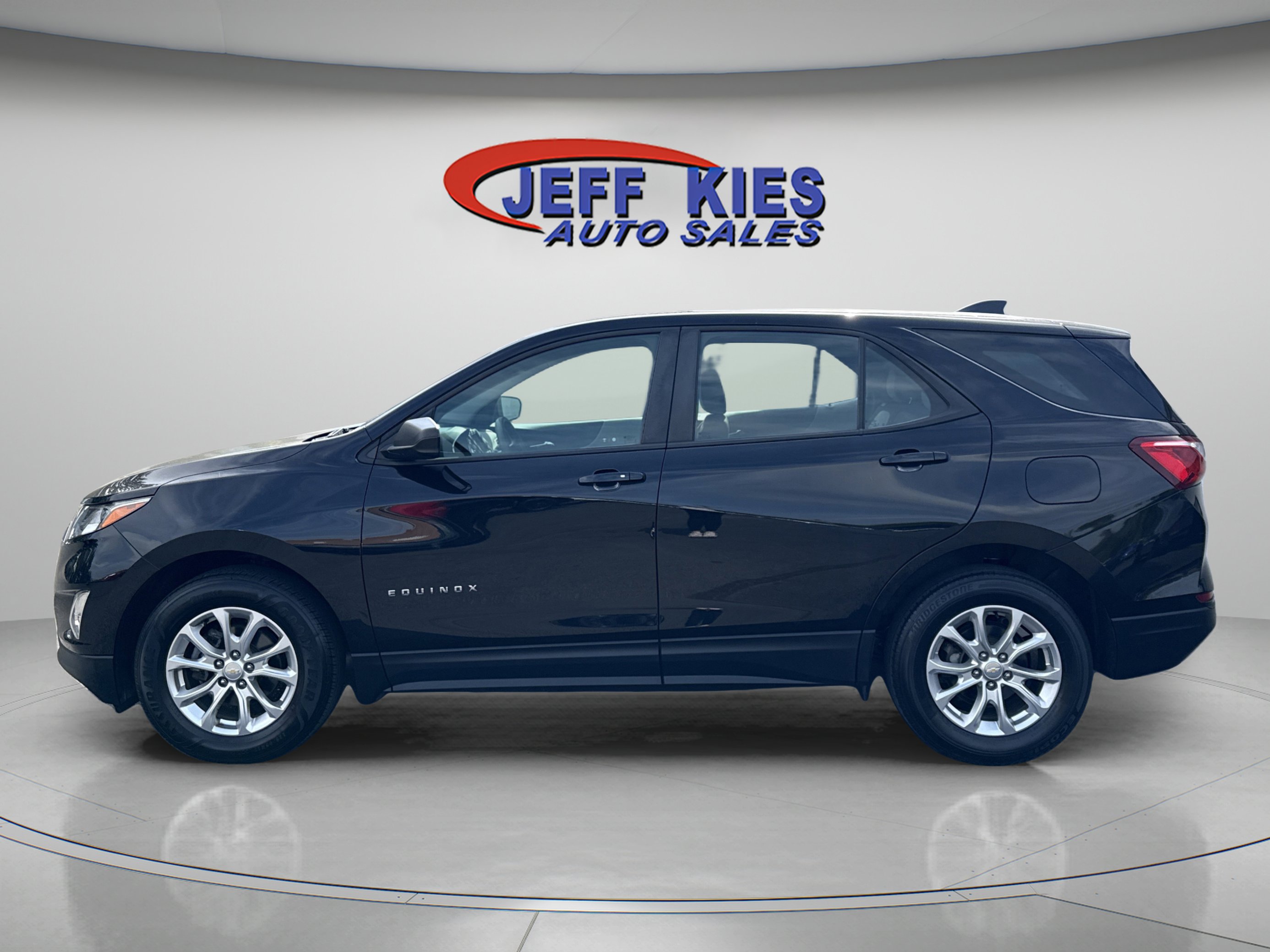 Used 2020 Chevrolet Equinox LS image 4