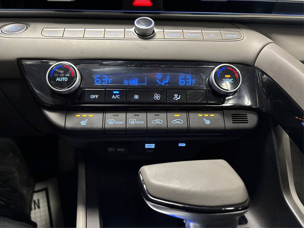 Certified 2025 Hyundai Elantra SEL image 33
