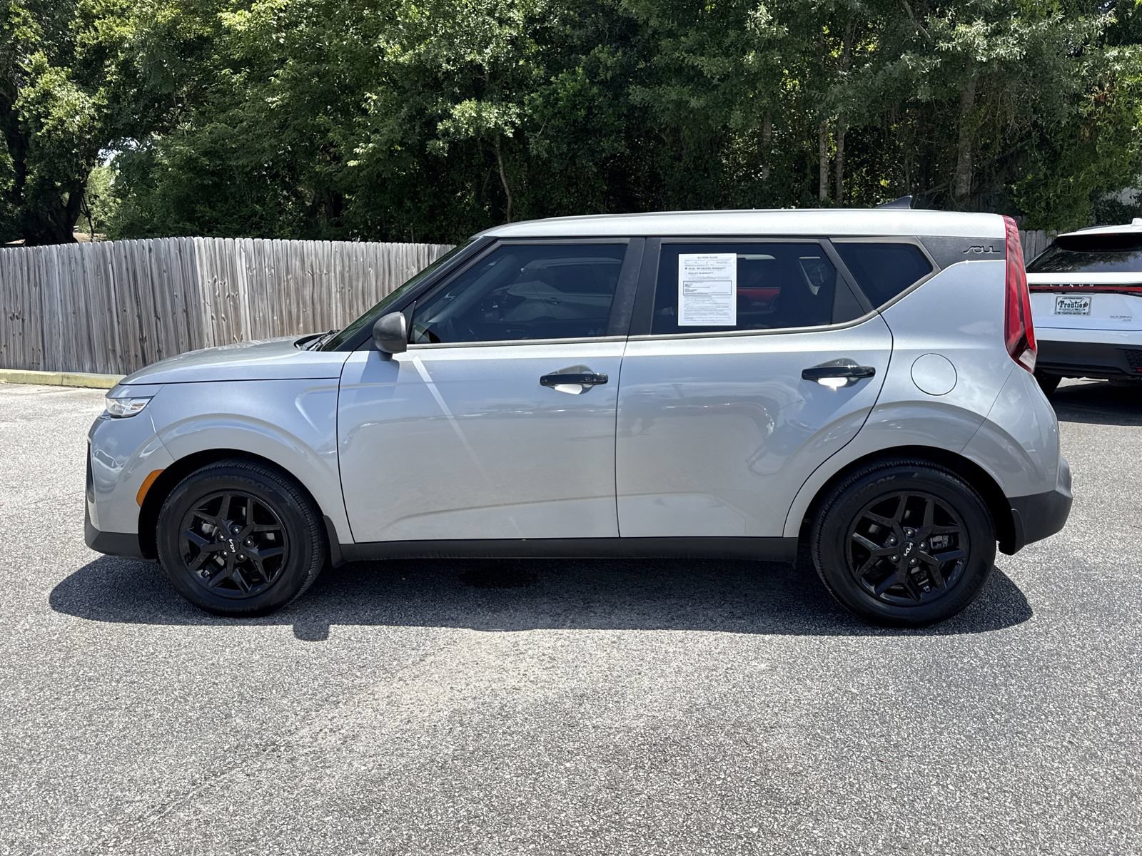 Used 2022 Kia Soul S FWD image 2