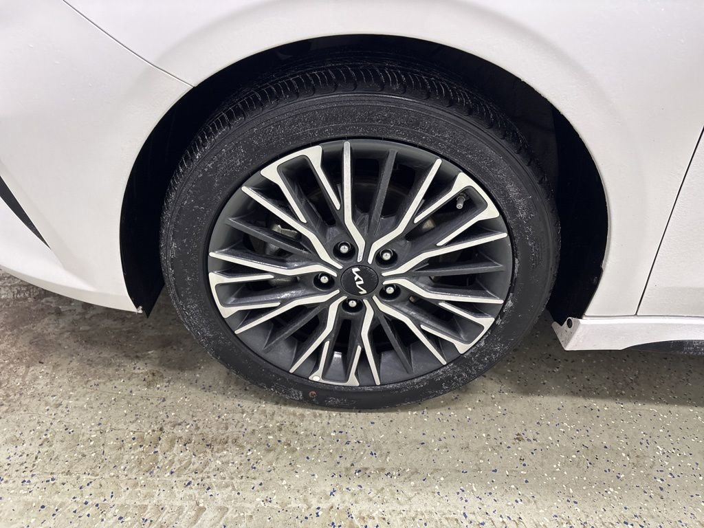 Used 2024 Kia Forte GT-Line w/ GT-Line Premium Package image 8