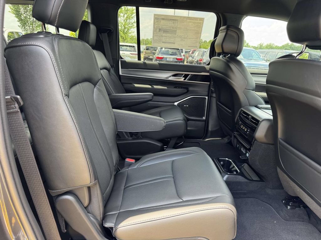 New 2026 Jeep Grand Wagoneer 4WD image 15