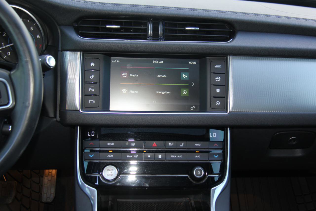 Used 2016 Jaguar XF Prestige RWD image 15