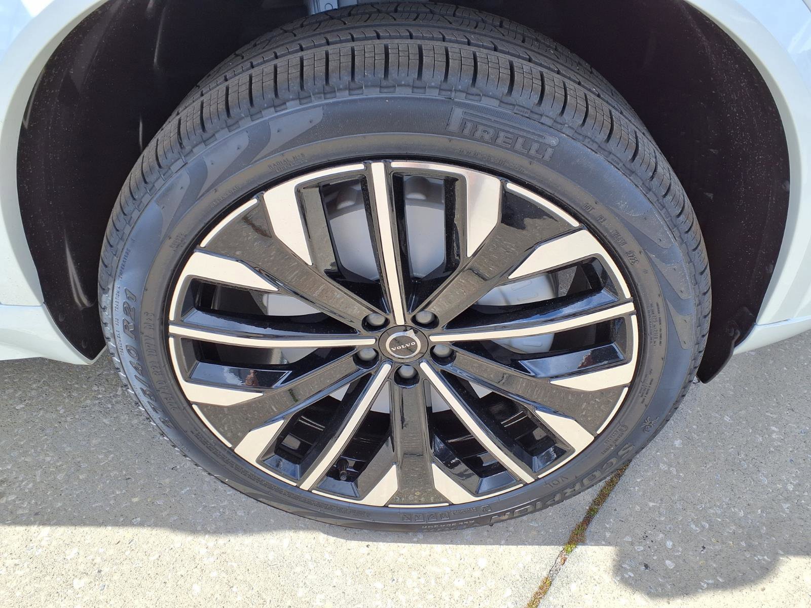 New 2026 Volvo XC90 B6 Ultra w/ Lounge Package image 9