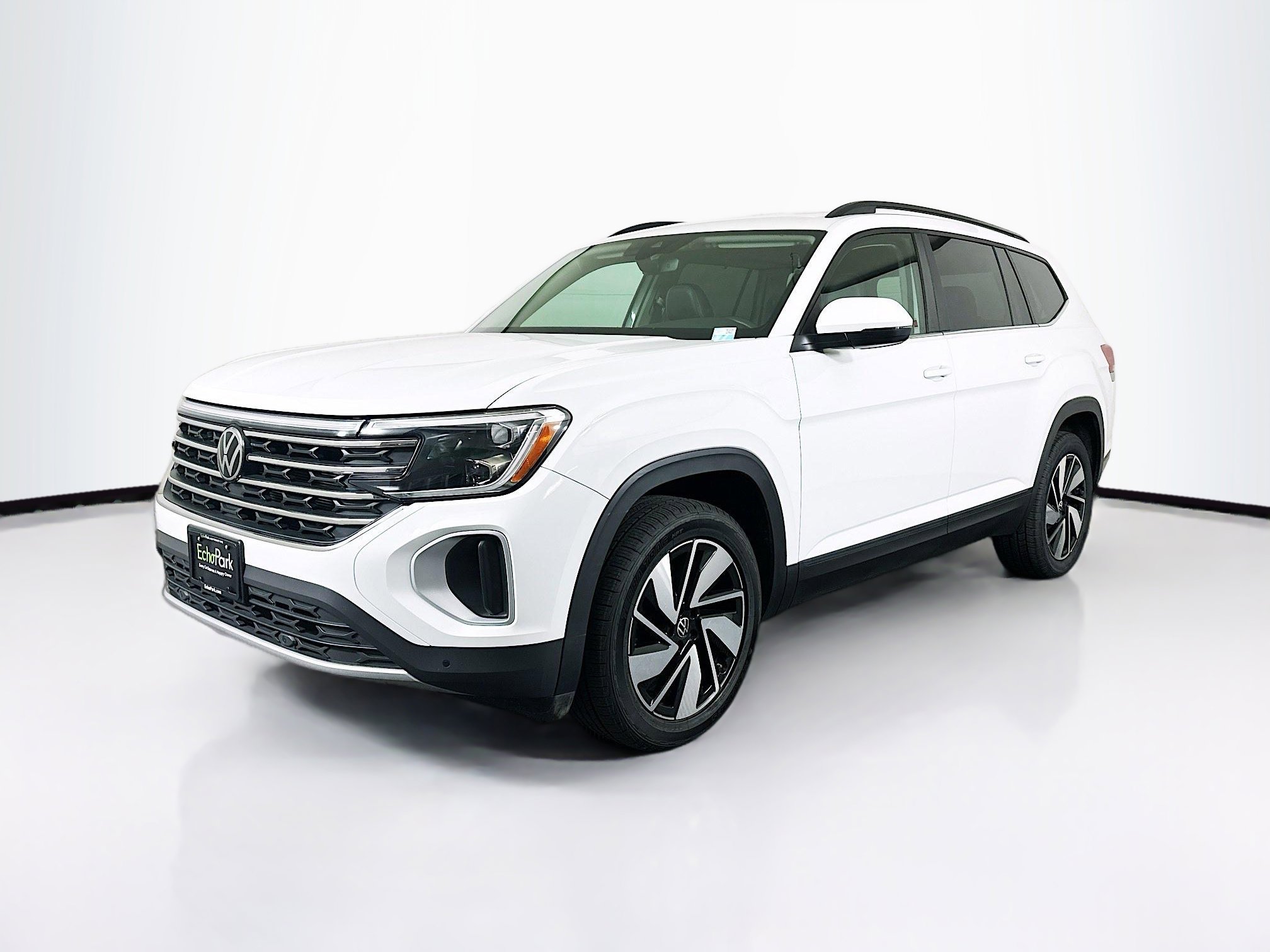 Used 2025 Volkswagen Atlas SE AWD/4WD image 3